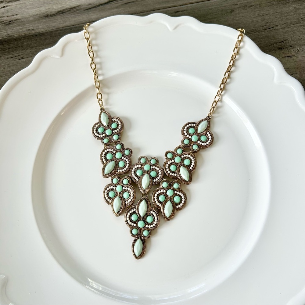 💜 LAST CHANCE Mint & White Beaded Gold Tone Bib Necklace Statement Necklace